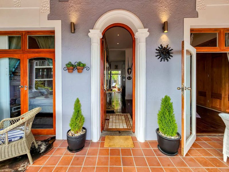 3  bedroom house with flat underneath, garage, pool, views - Photo 10