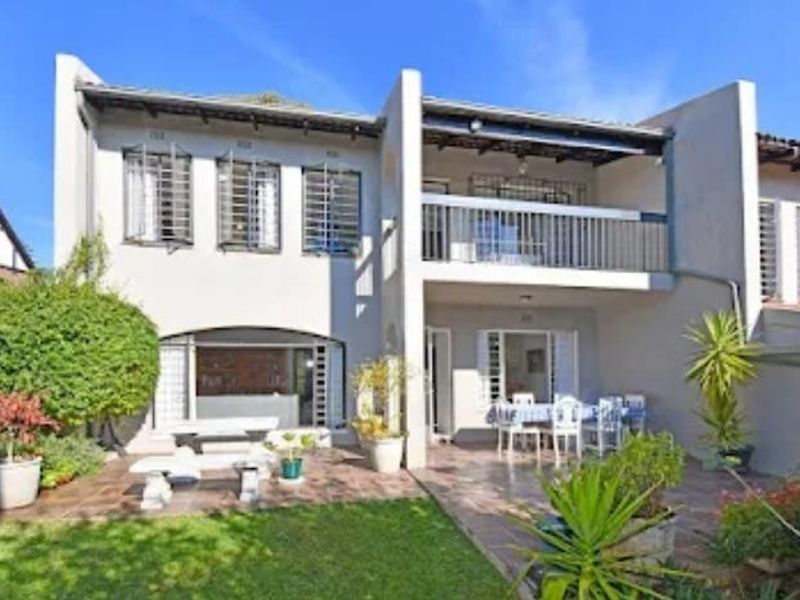 3 Bedroom immaculately renovated townhouse in Borrowdale drive - Photo 1