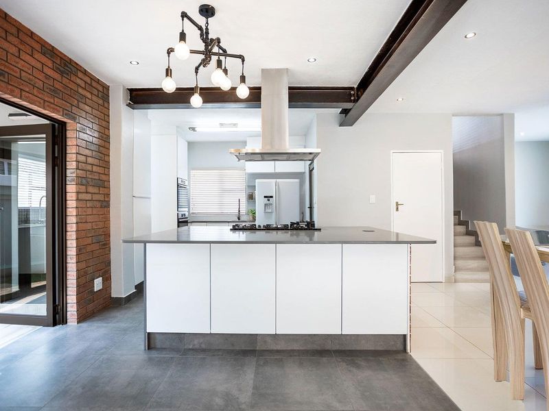 Luxury Modern Renovation in Sought-After Security Estate - Photo 2