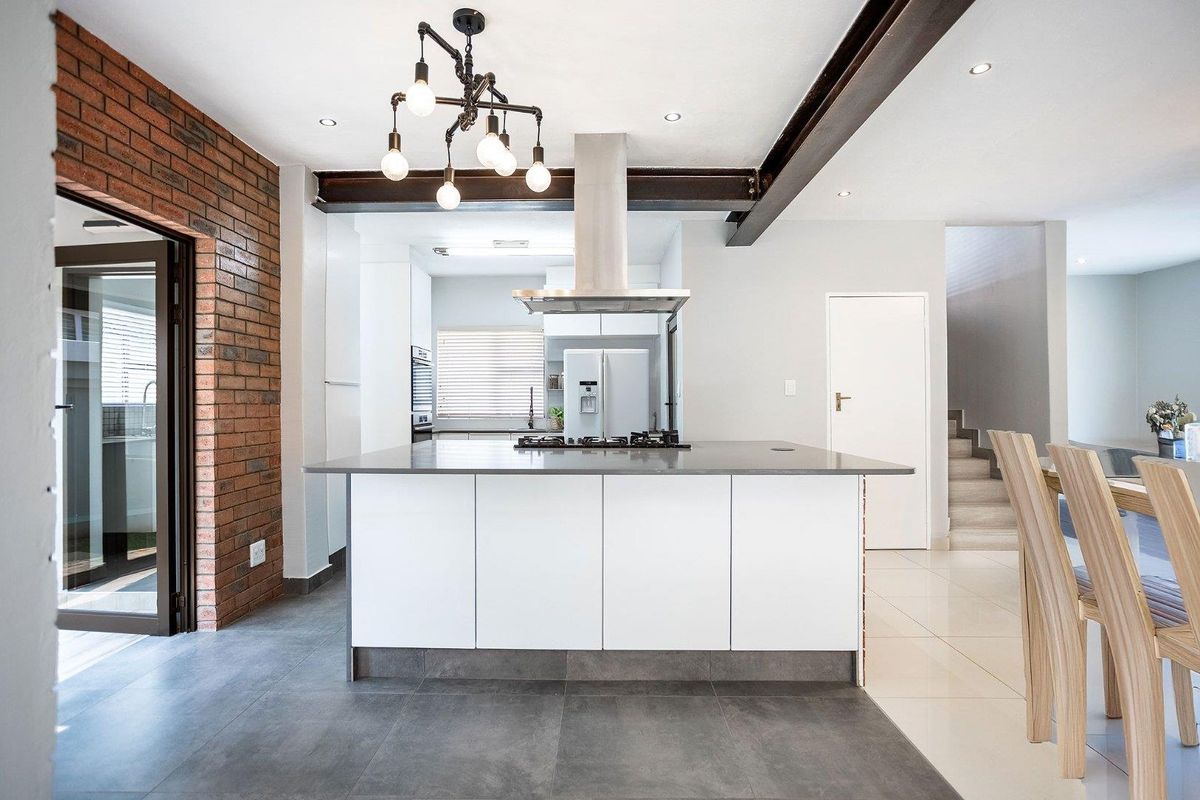 Luxury Modern Renovation in Sought-After Security Estate - Photo 2