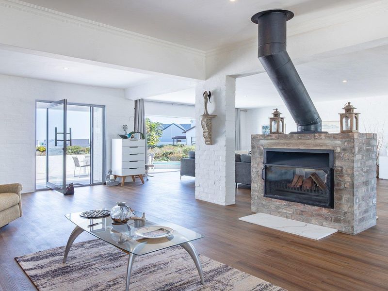 Endless Views, Fresh Sea Air, and Space to Unwind - Photo 8