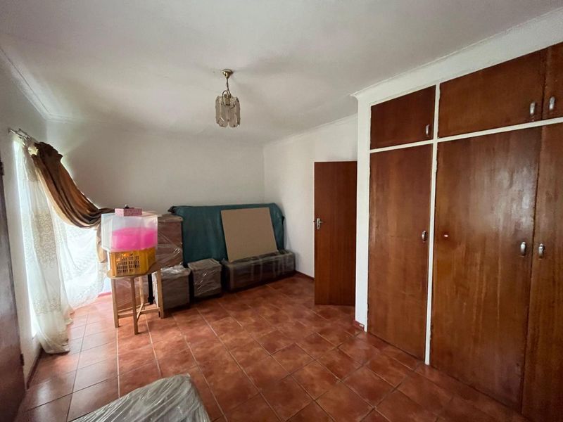 Spacious living - Photo 9