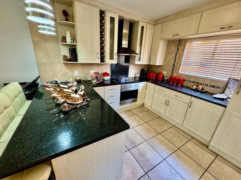 3 BEDROOM TOWNHOUSE FOR SALE IN BARTLETT - Photo 7