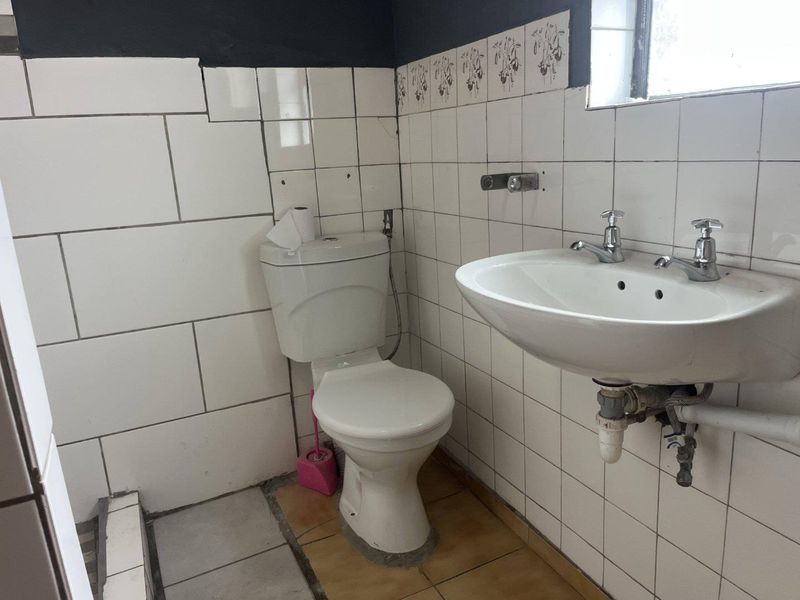 Two Bedroom Family Home To Rent - Photo 8