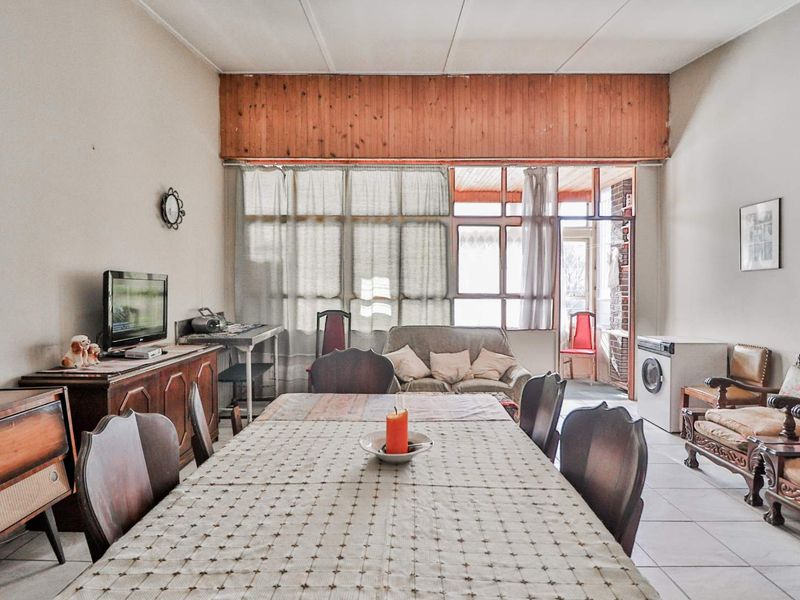 Spacious First Floor  3-Bed Apartment in Benoni CBD - Photo 10