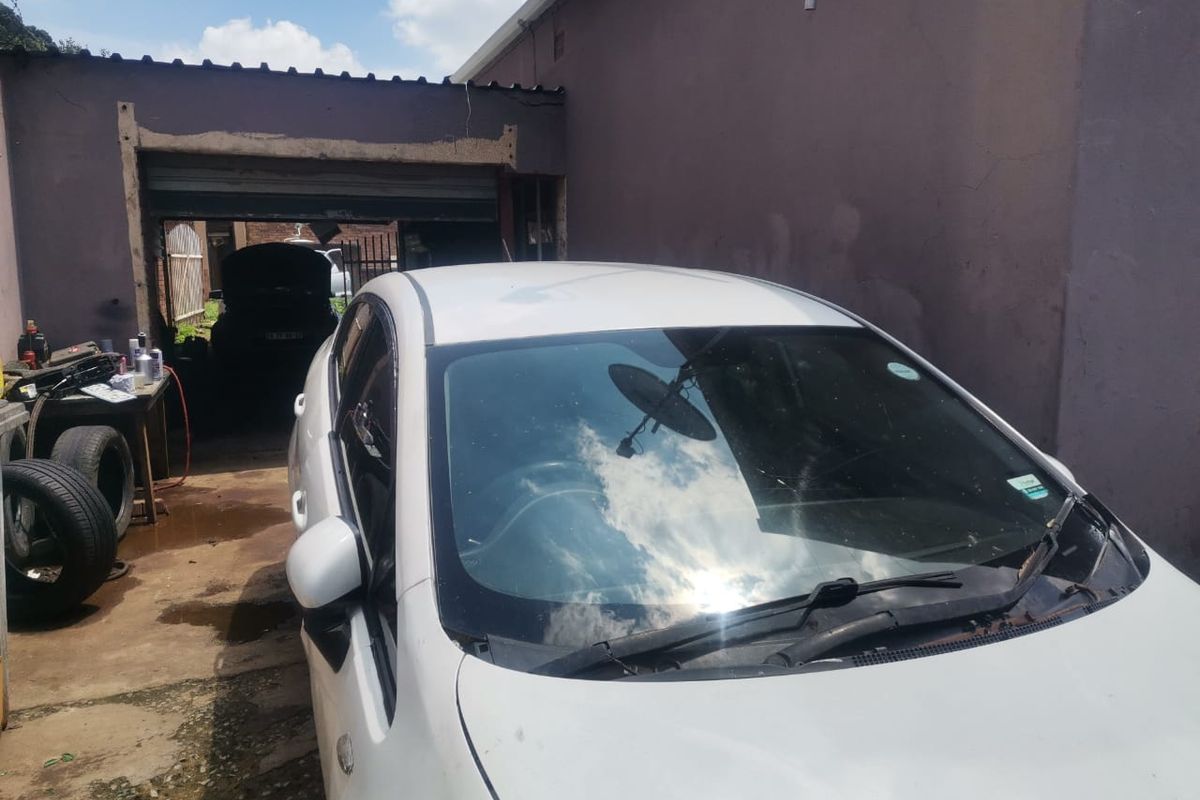 Calling all deveopers or someone keen to take on a project home!! - Photo 5