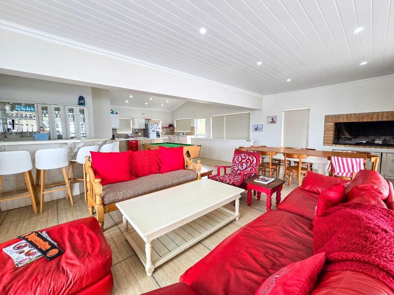 For Sale in Jongensfontein – Stunning Home with Breathtaking Sea Views - Photo 7