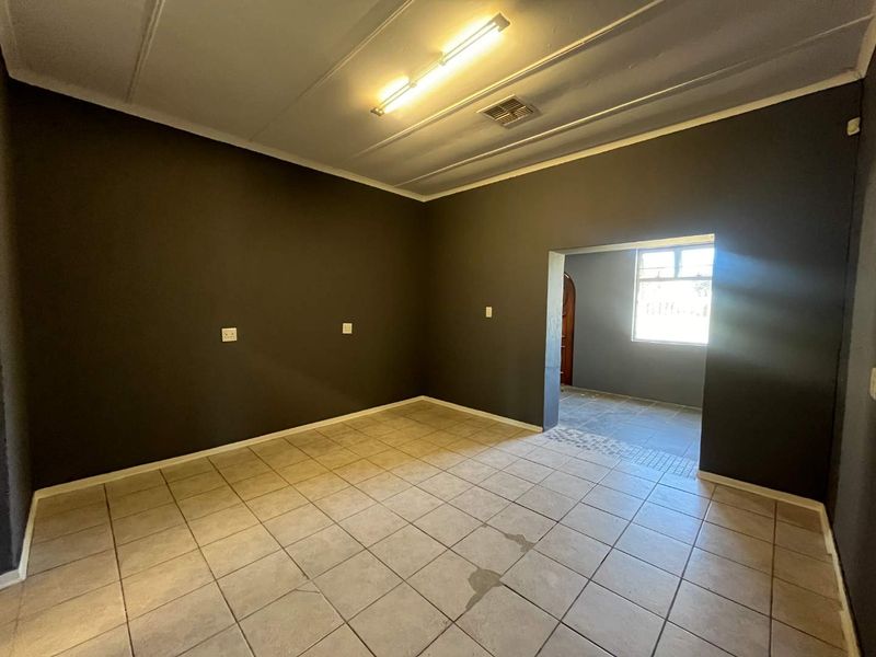 Fixer-Upper with Bonus Flatlet – Excellent Investment Opportunity! - Photo 3