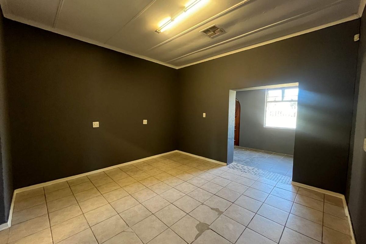 Fixer-Upper with Bonus Flatlet – Excellent Investment Opportunity! - Photo 3