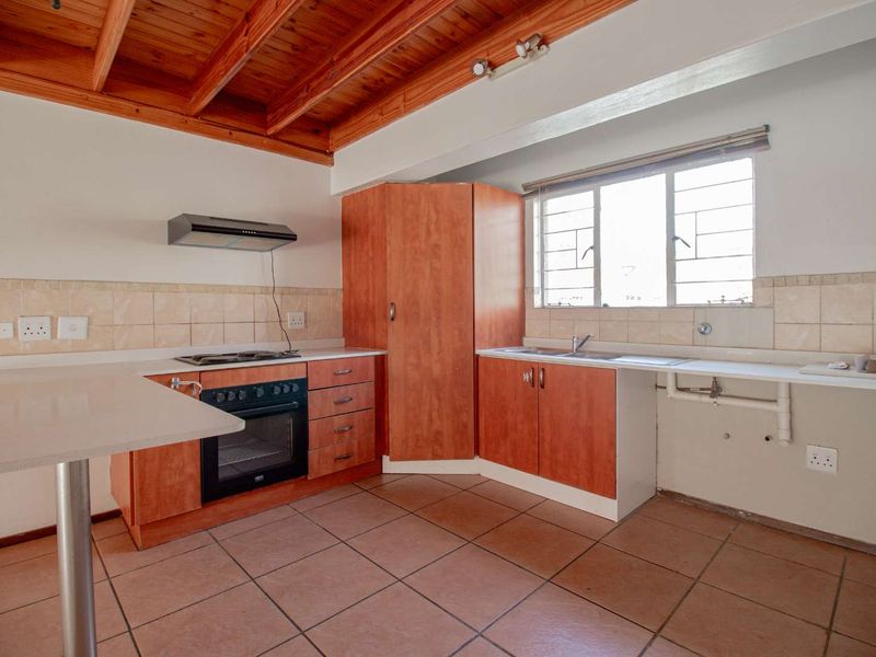 Blue Lakes Estate: Where Comfort Meets Convenience in Blue Lakes Estate - Photo 3