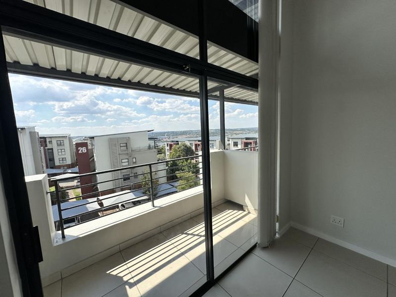 ONE BEDROOM PENTHOUSE APARTMENT WITH VIEWS FOR RENT!!!! - Photo 4