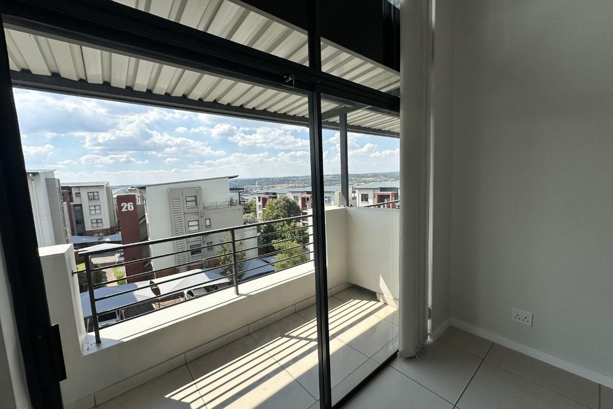 ONE BEDROOM PENTHOUSE APARTMENT WITH VIEWS FOR RENT!!!! - Photo 4