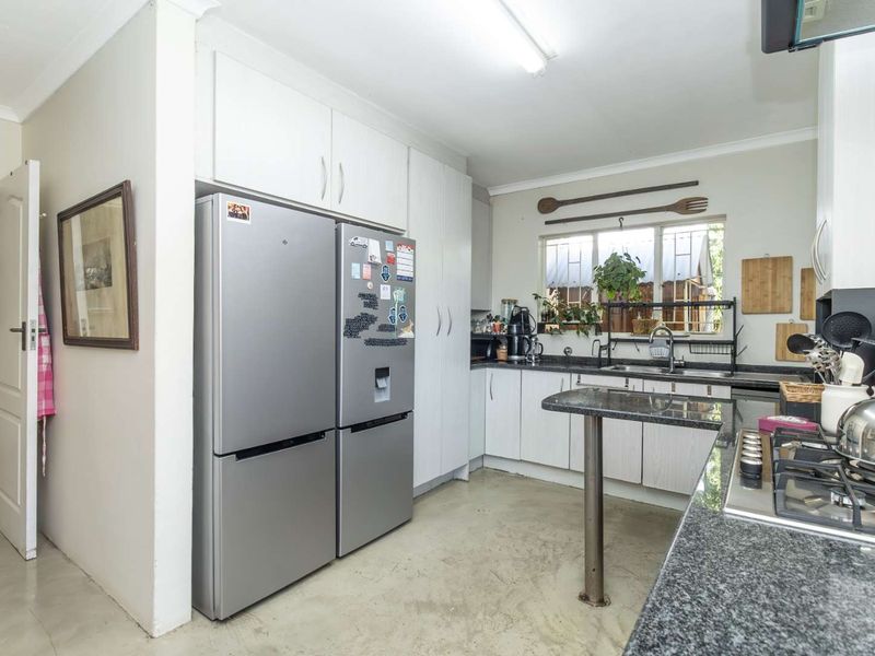 Charming, Characterful, Peaceful Home in the Heart of Hurlingham Manor - Photo 8