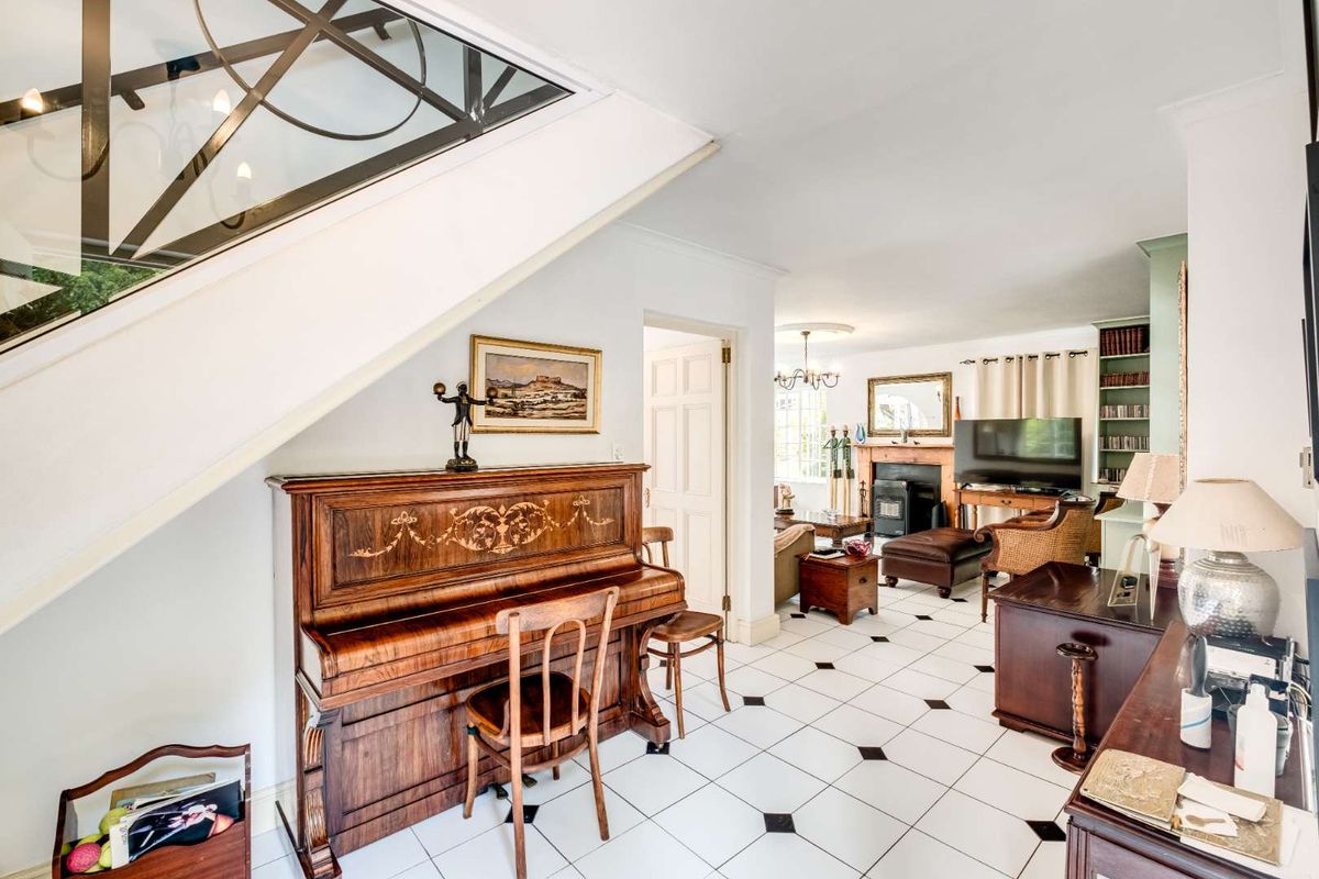 Lived in and loved dearly! - Photo 3