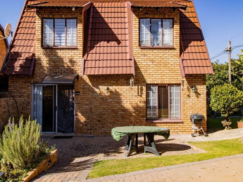 Beautifully Appointed 3-Bedroom Townhouse in Barn Lodge, Boskruin - Photo 9