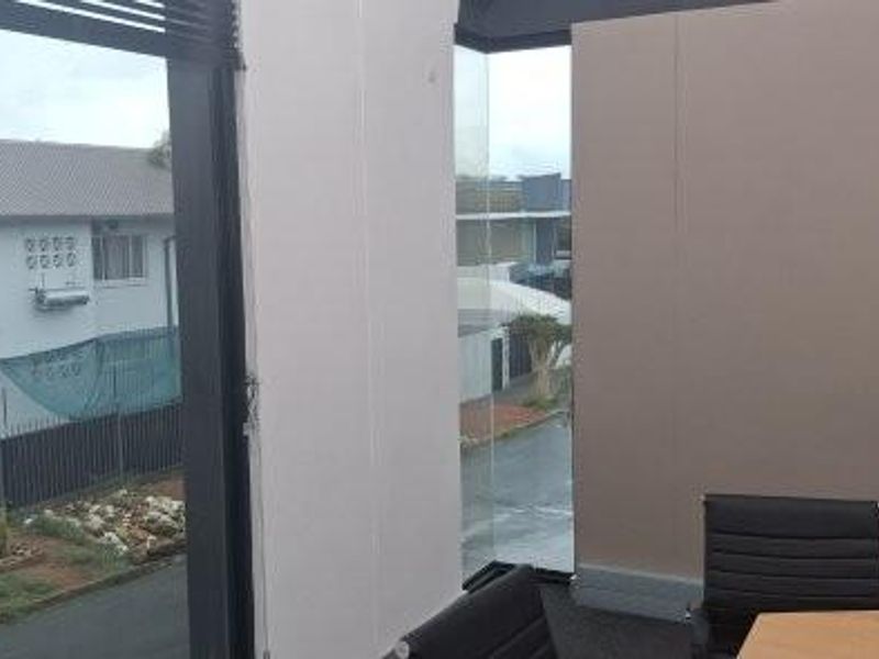 A-Grade Office To Let - Photo 2