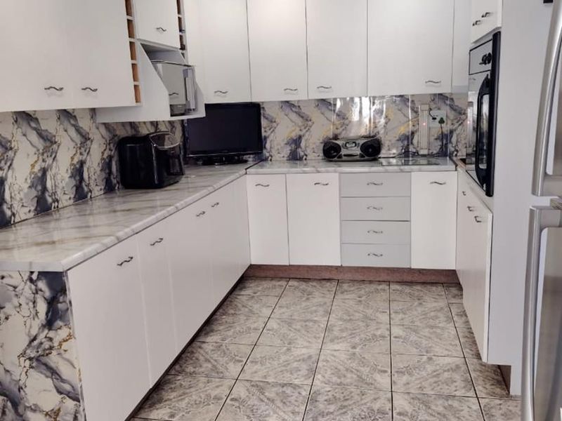 Exceptional Sectional Title Unit with Loft Entertainment, Lapa & Private Layout - Photo 9