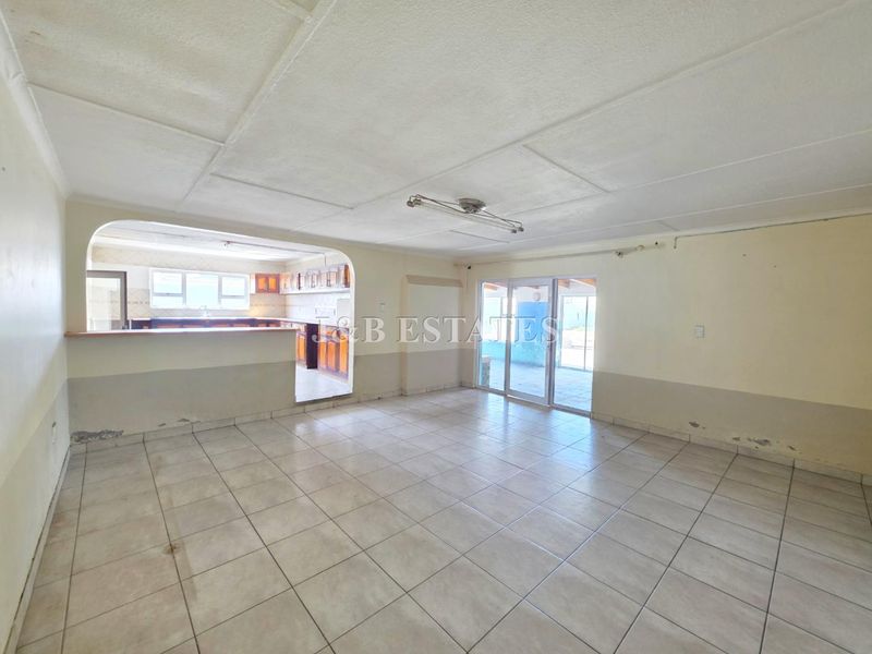 Spacious Property In CBD - Photo 5