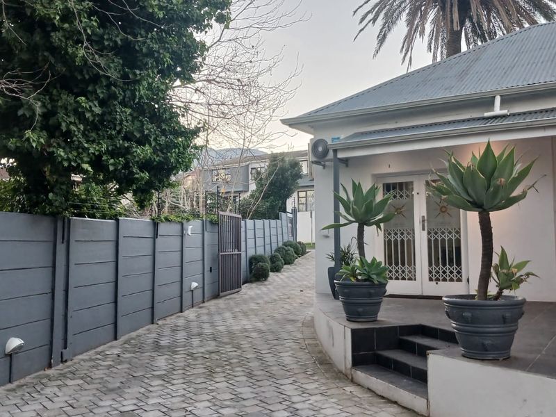 Prime Constantia 95 sqm Office with potential Rental Offset. - Photo 1