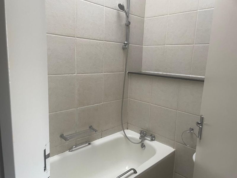 UNFURNISHED TWO BEDROOMS - FIRST FLOOR - Photo 7