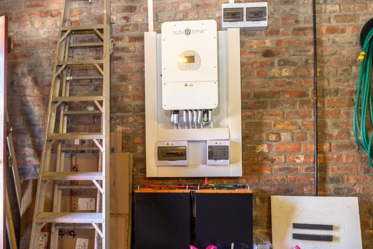 Spacious Family Home with Dual Living, Work-From-Home Office & Solar Power – Goodwood - Photo 5