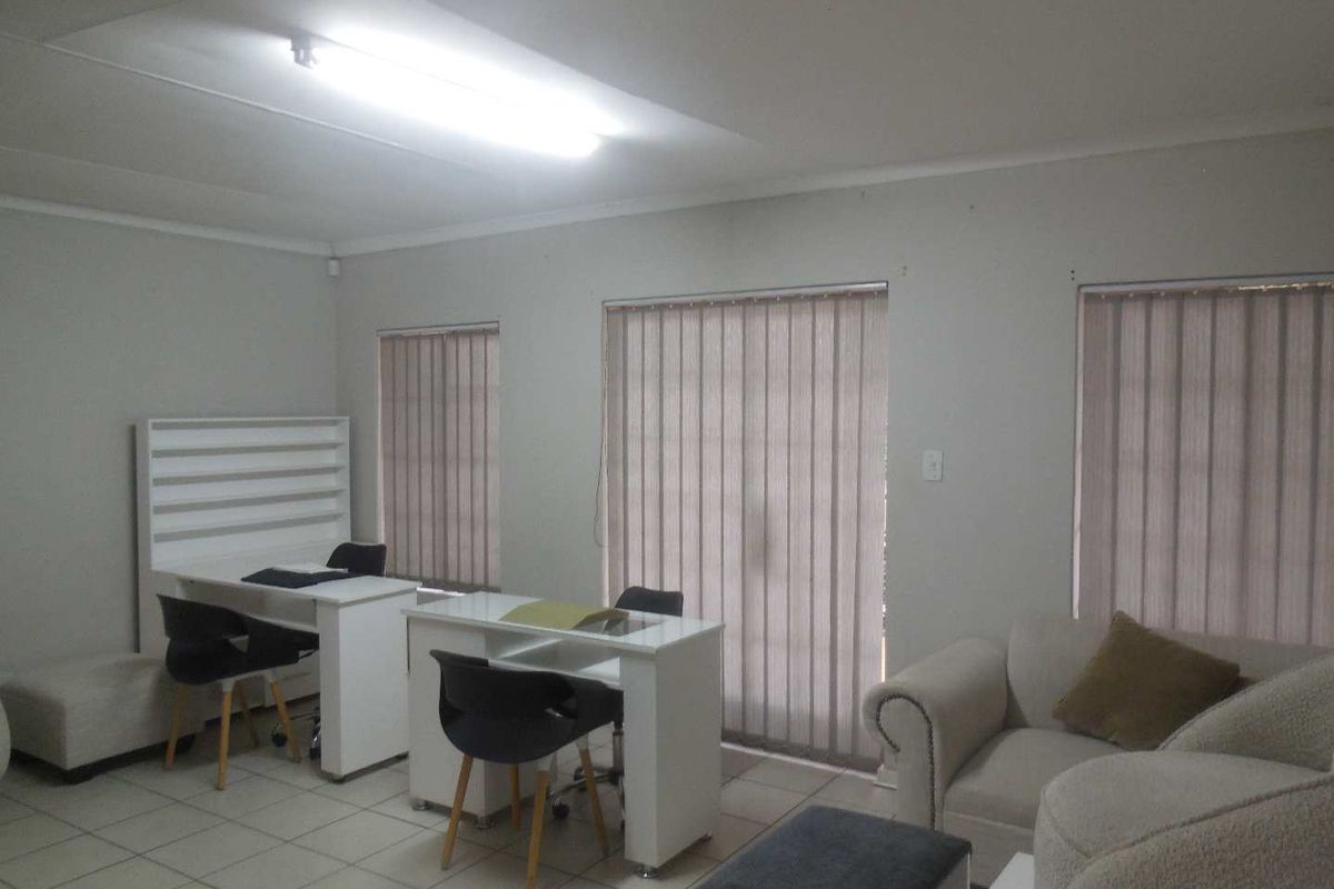PRIME OFFICE SPACE IN JACQUELINE DRIVE. - Photo 2