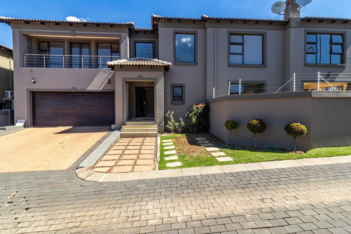 Prestigious Meyersdal Estate: Your Dream Home Awaits! - Photo 2