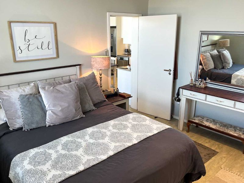 Ultra Modern, breath taking Mountain and Tablebay views - Photo 6