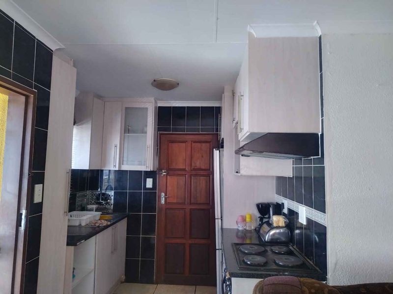 2 bedrooms house for sale in Soshanguve VV - Photo 5
