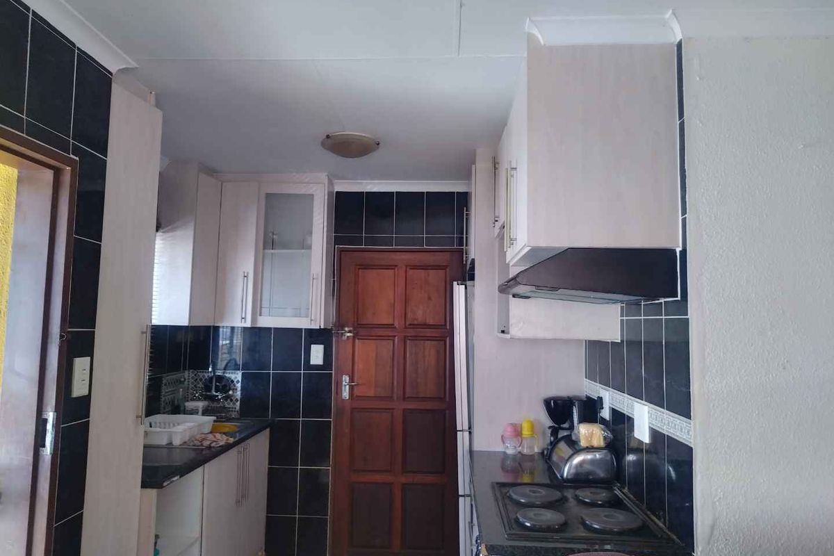 2 bedrooms house for sale in Soshanguve VV - Photo 5
