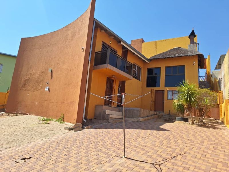 SINGLE STOREY 3 BEDROOM HOUSE FOR SALE IN DORADO PARK - Photo 3