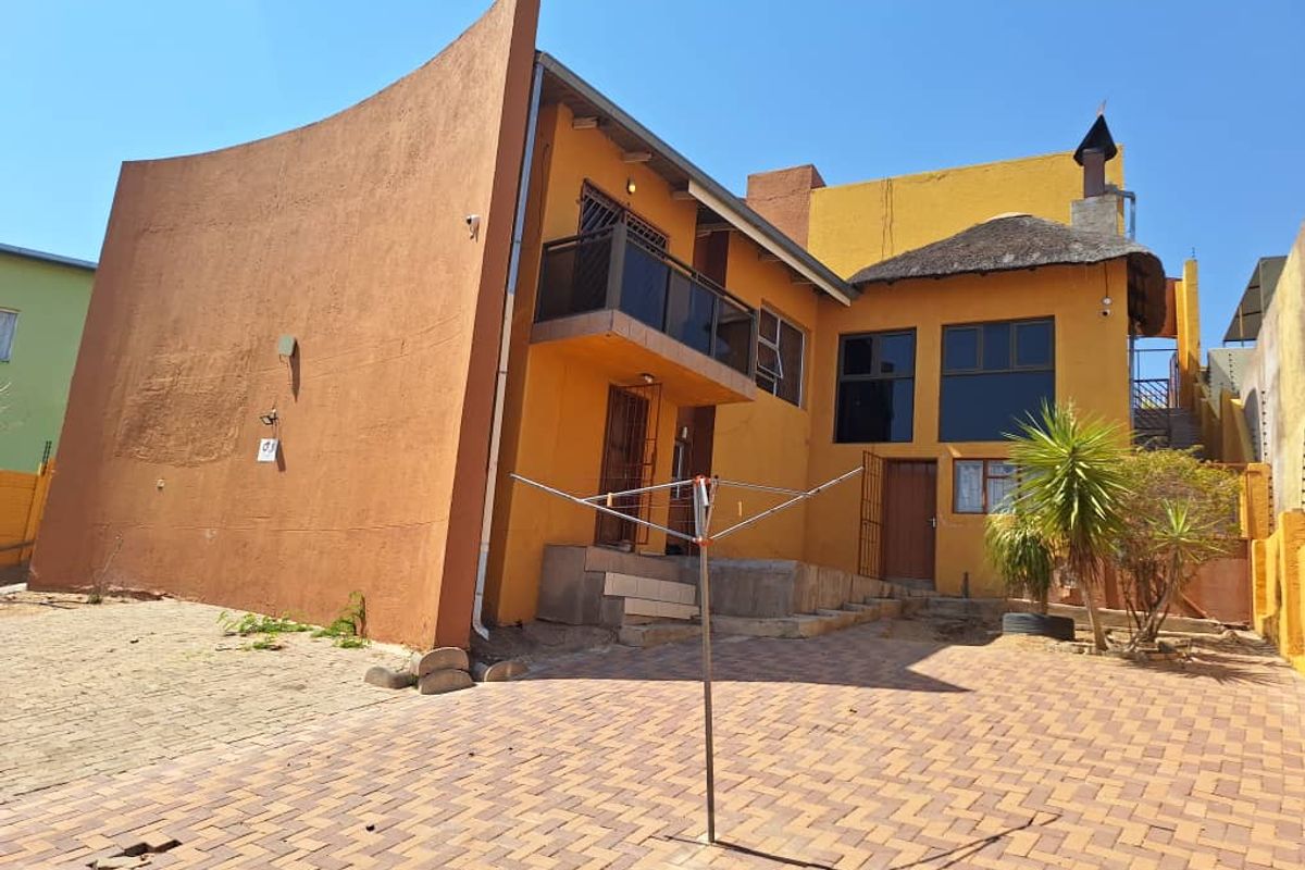 SINGLE STOREY 3 BEDROOM HOUSE FOR SALE IN DORADO PARK - Photo 3