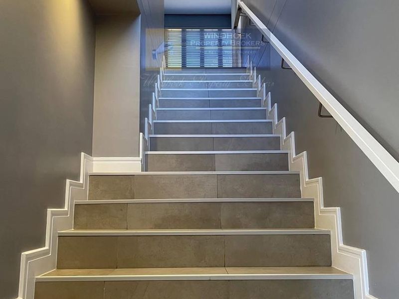 Upmarket FULLY FURNISH villa to Rent - Photo 10