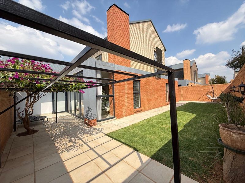 Impressive Double-Storey Residence with Study & Solar Power in Six Fountains Estate - Photo 2