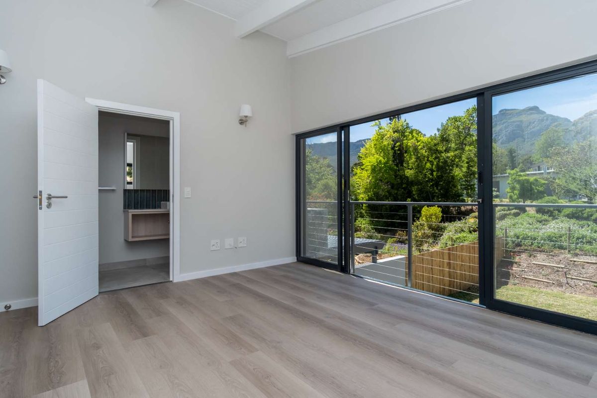 A Modern Masterpiece in a Prestigious Estate - Photo 4