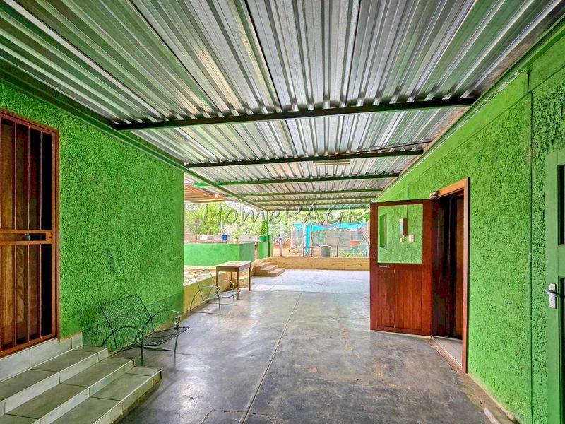 Outjo:  Large and Secure Home for Sale - Photo 6