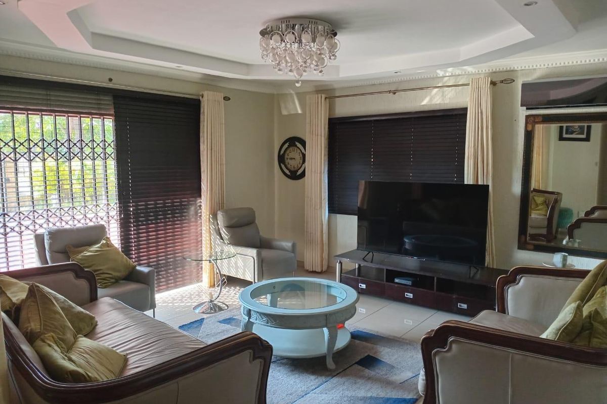 Premium Executive Accommodation | Six En-Suite Bedrooms | Corporate Rental - Photo 3