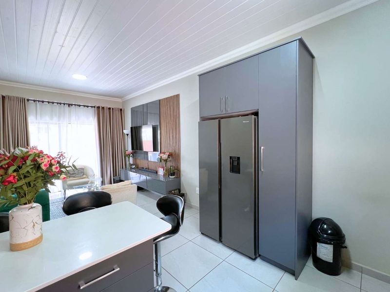 Two bedroom home in secure Estate - Photo 10