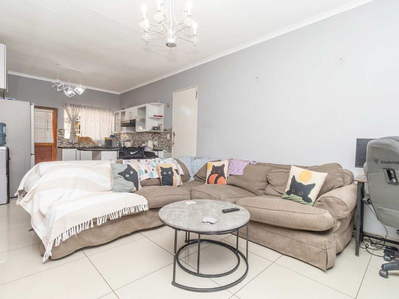 Pet friendly townhouse located close to Northgate - Photo 2