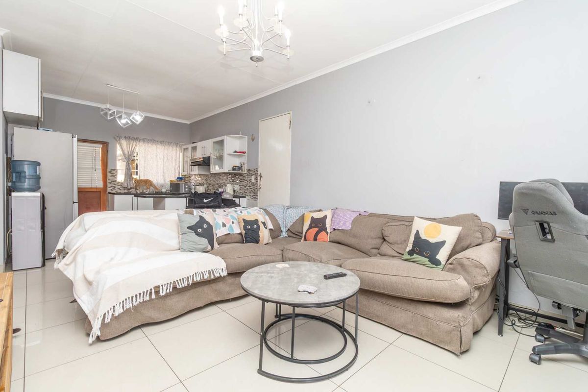 Pet friendly townhouse located close to Northgate - Photo 2