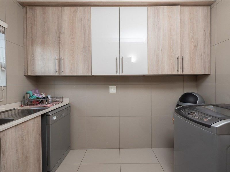 Spacious, Modern Living in a Low-Maintenance Home - Photo 8