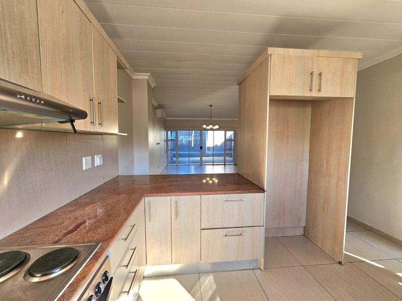 Modern 2-Bedroom Duplex for Rent in Secure Windhoek Complex - Photo 8