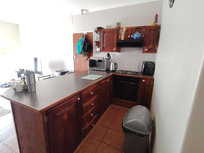 NEAT 2 BEDR 2 BATHR DUET IN HIGHVELD - Photo 5