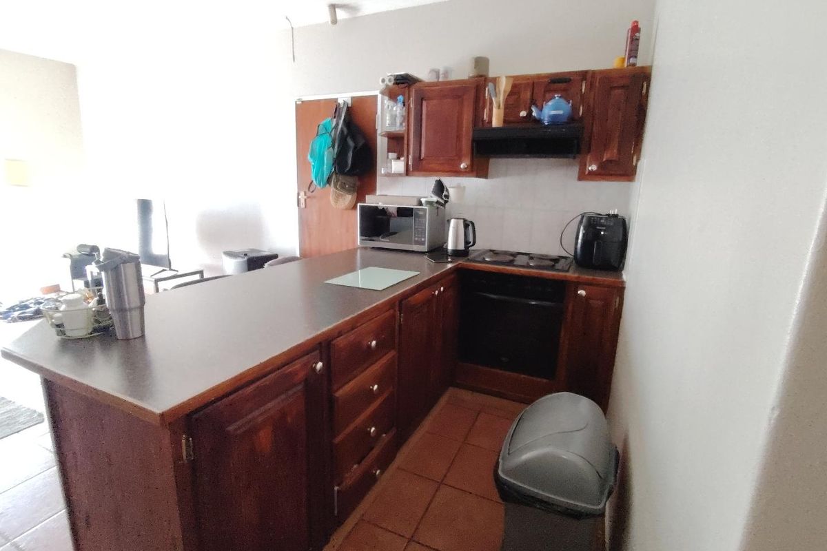 NEAT 2 BEDR 2 BATHR DUET IN HIGHVELD - Photo 5