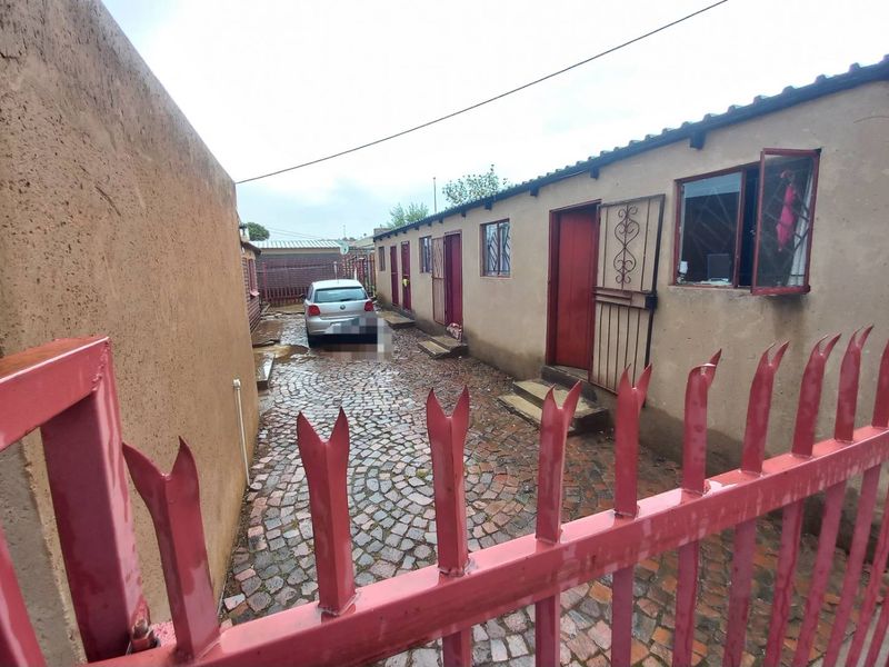 Seven bedrooms in Lotus Gardens - Photo 6