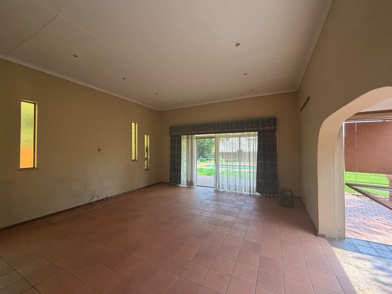 Endless Possibilities in This Expansive 4 Bedroom Family Home! - Photo 9