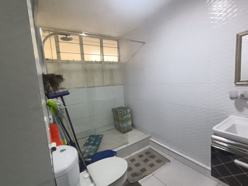 Stylish 1-Bedroom with Room for Up to Six Guests - Photo 3