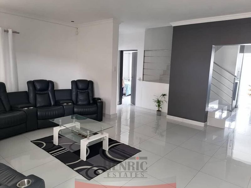 Exceptionally Spacious Home, Flexible, Potential and With Sea View! - Photo 7