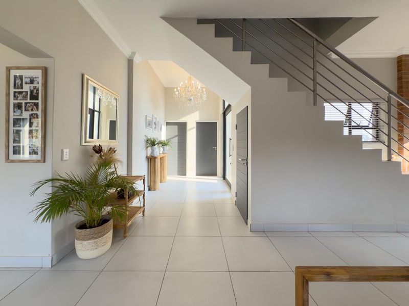 Modern Family Home with Solar System – Big Corner Stand & Entertainment Dream - Photo 9