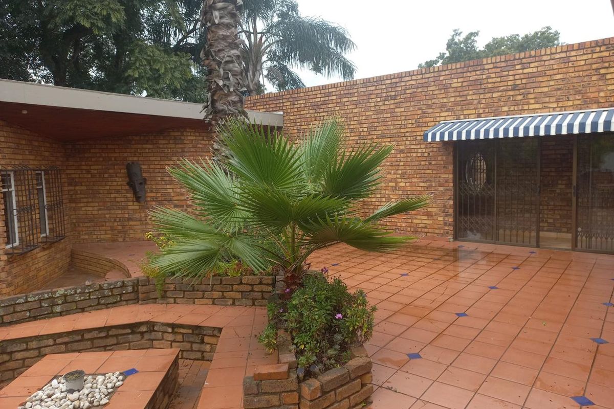 OWN YOUR DREAM!!! BEAUTIFUL 5 BEDROOM MOME FOR SALE IN MONUMENT PARK!! - Photo 2